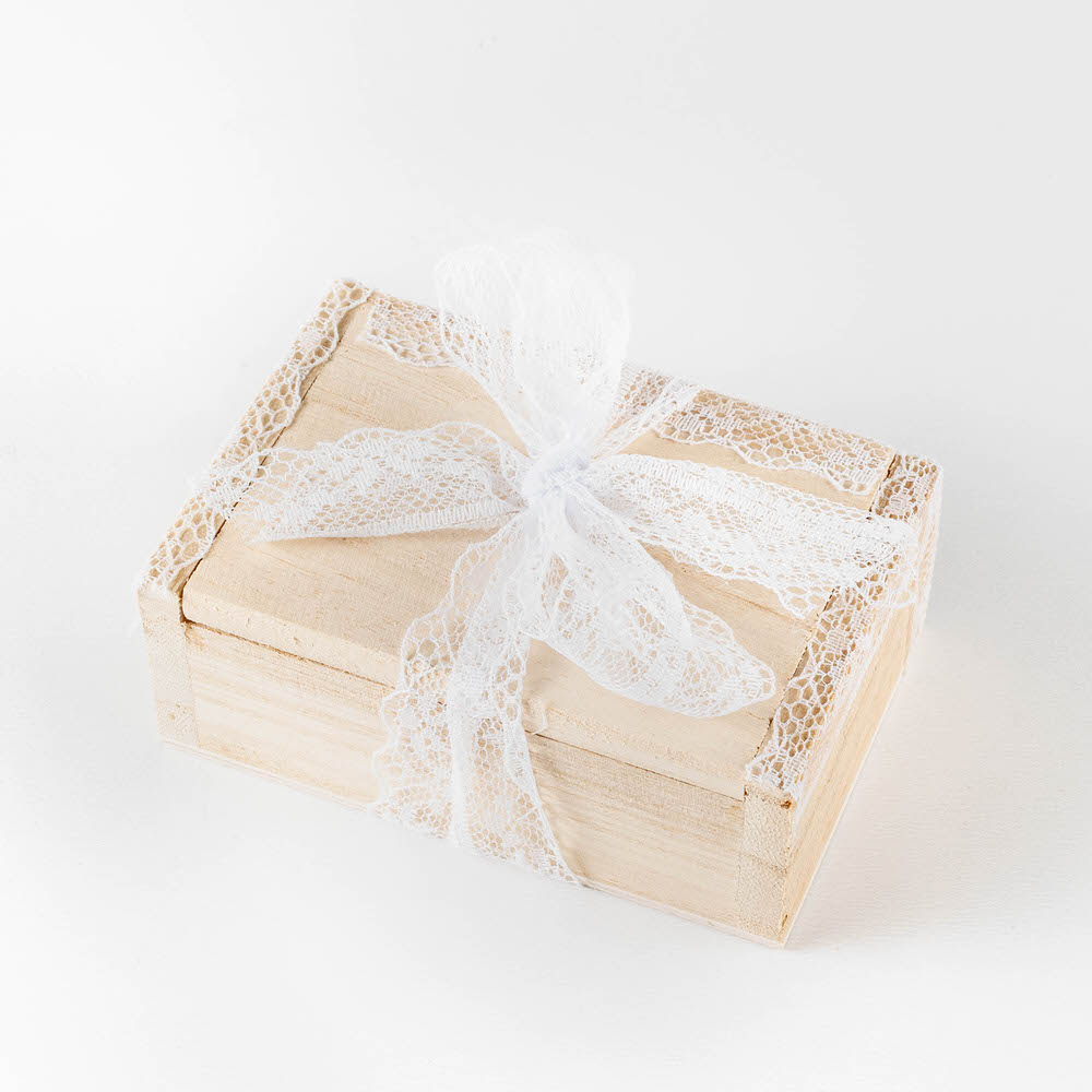 Μπομπονιέρα μπιζουτιέρα ξύλινη διαοσμημένη με δαντέλα