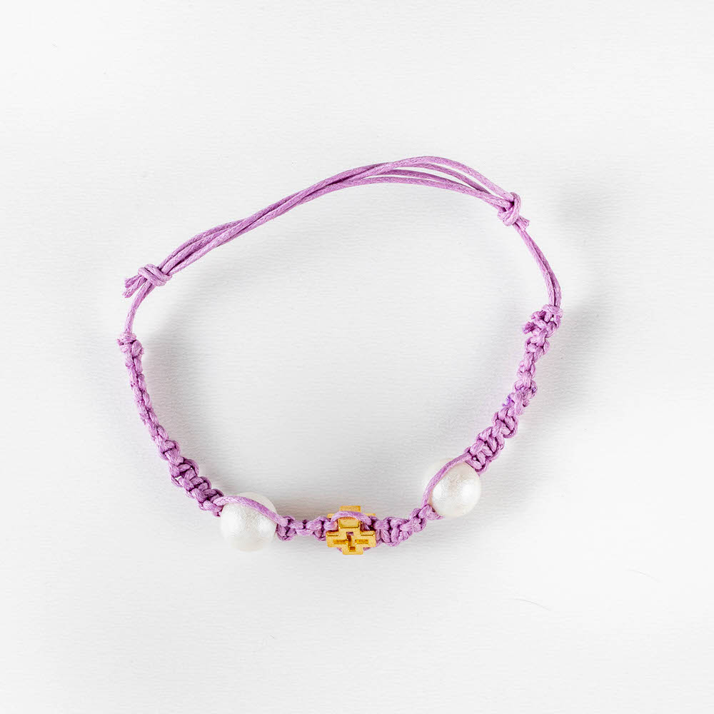 Μαρτυρικό βάπτισης βραχιόλι μακραμέ διακοσμημένο με πέρλες και μεταλλικο σταυρουδάκι