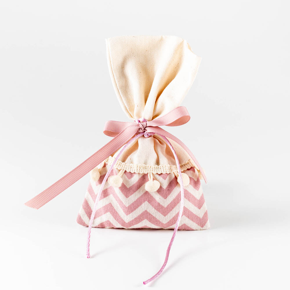 Μπομπονιέρα πουγκί σεβρόν με ζιγκ-ζαγκ, πον-πον και διακοσμημένη με κορδέλα και κορδόνι ποντικοουρά