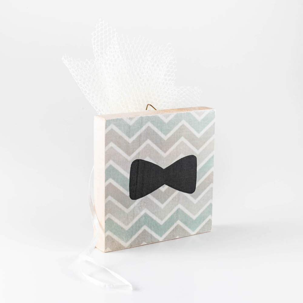 Μπομπονιέρα καδράκι ξύλινο με τύπωμα παπιγιόν