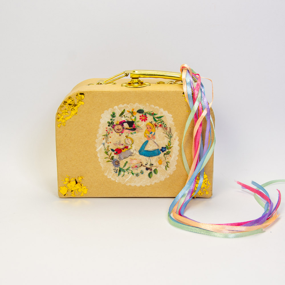 Μπομπονιέρα βάπτισης με την Αλίκη στη χώρα των Θαυμάτων